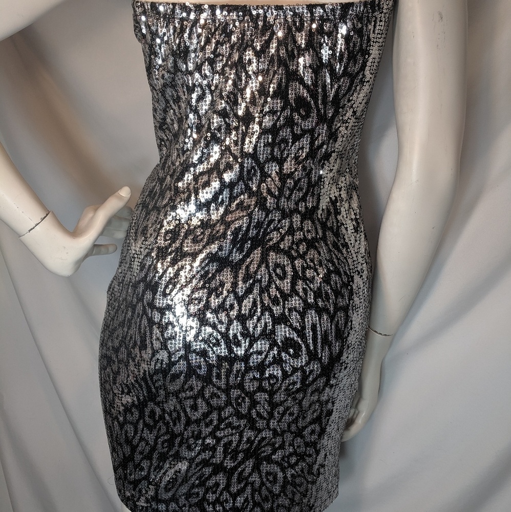 2b Bebe | Sequin Leopard Print | New Years | S - image 8